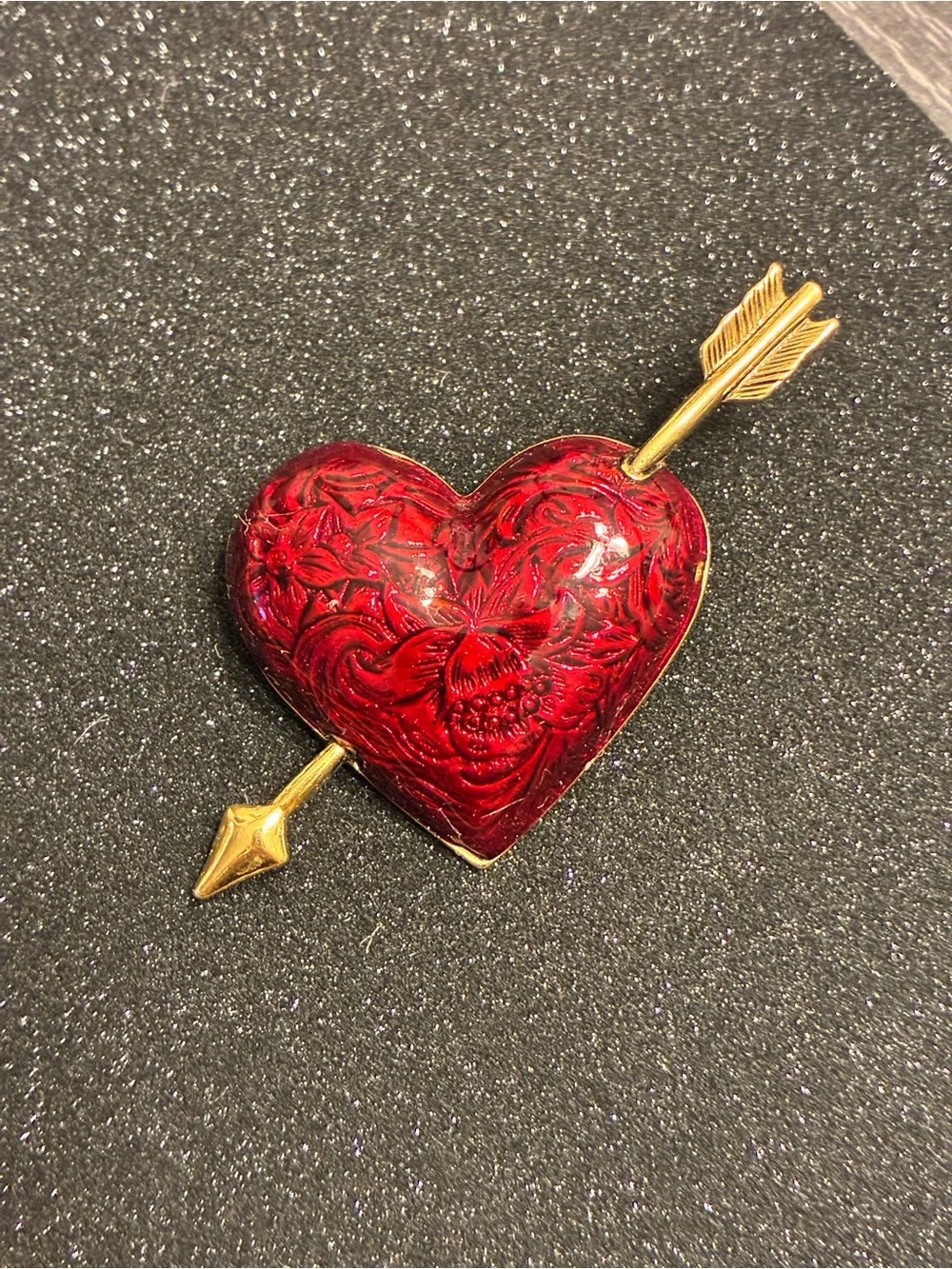 🏹 ❤️ Vintage Avon Hearts Afire Red Heart Arrow Brooch Pin